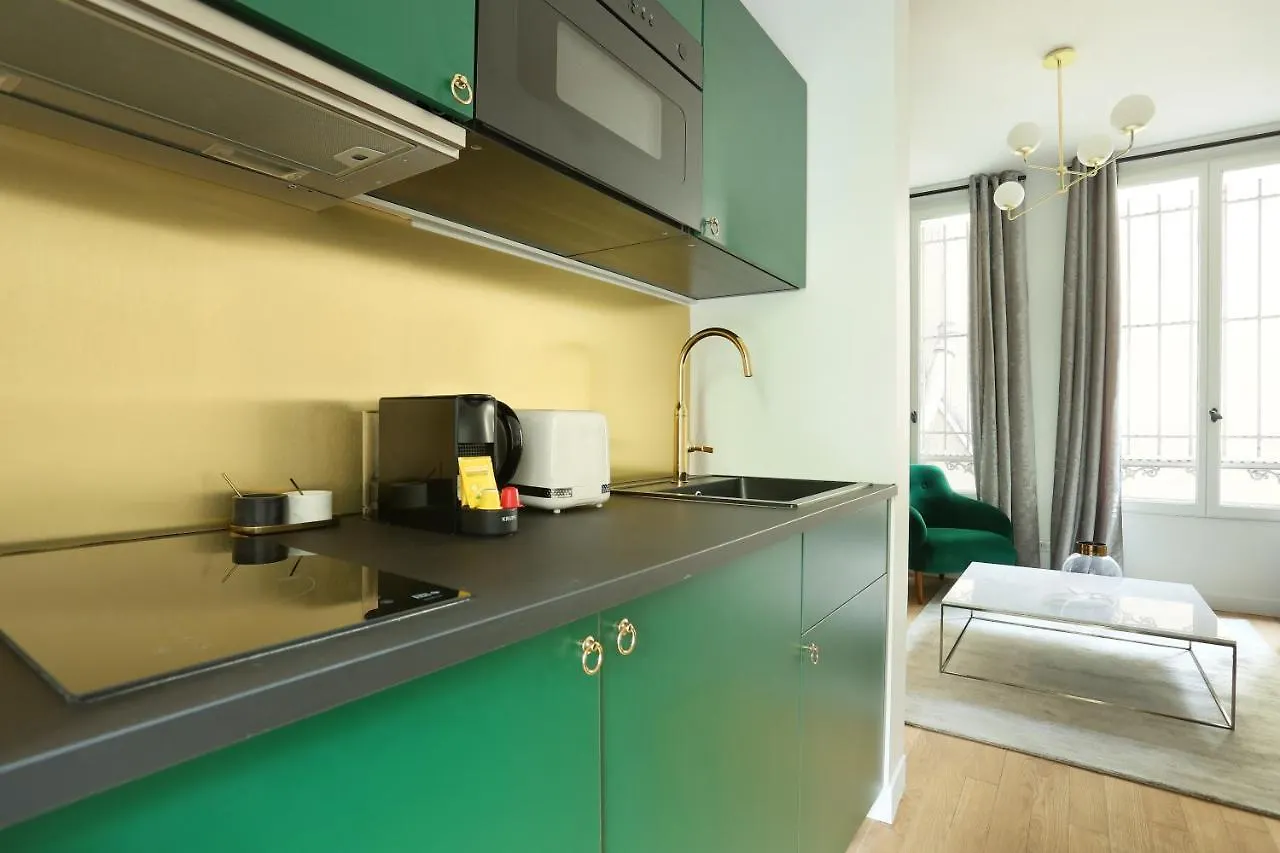 Apartment Center Of Paris By Studio Prestige