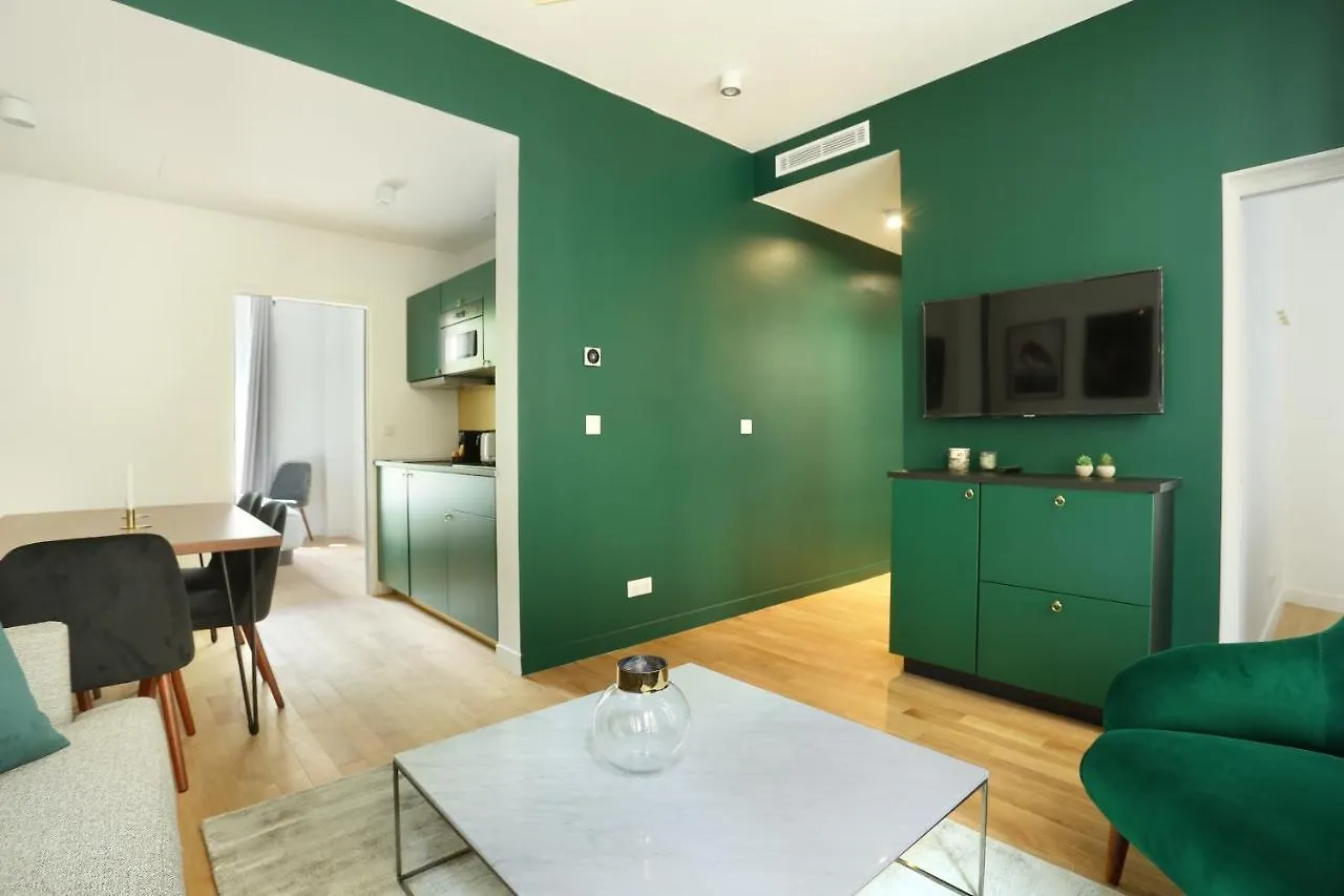 Apartment Center Of Paris By Studio Prestige