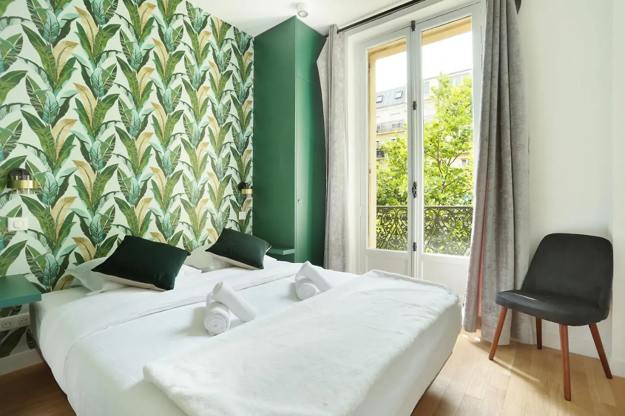 Apartment Center Of Paris By Studio Prestige