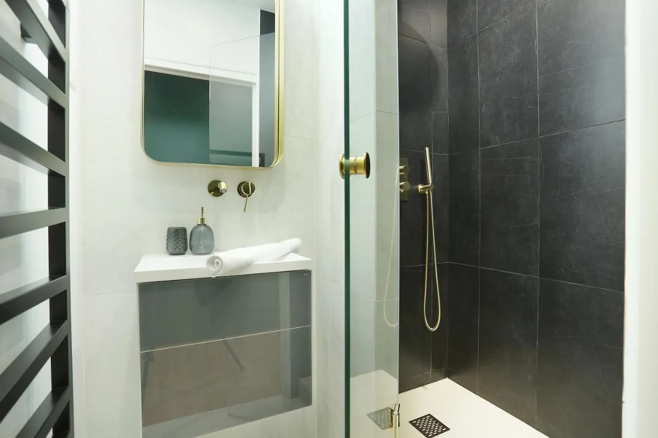 Apartment Center Of Paris By Studio Prestige