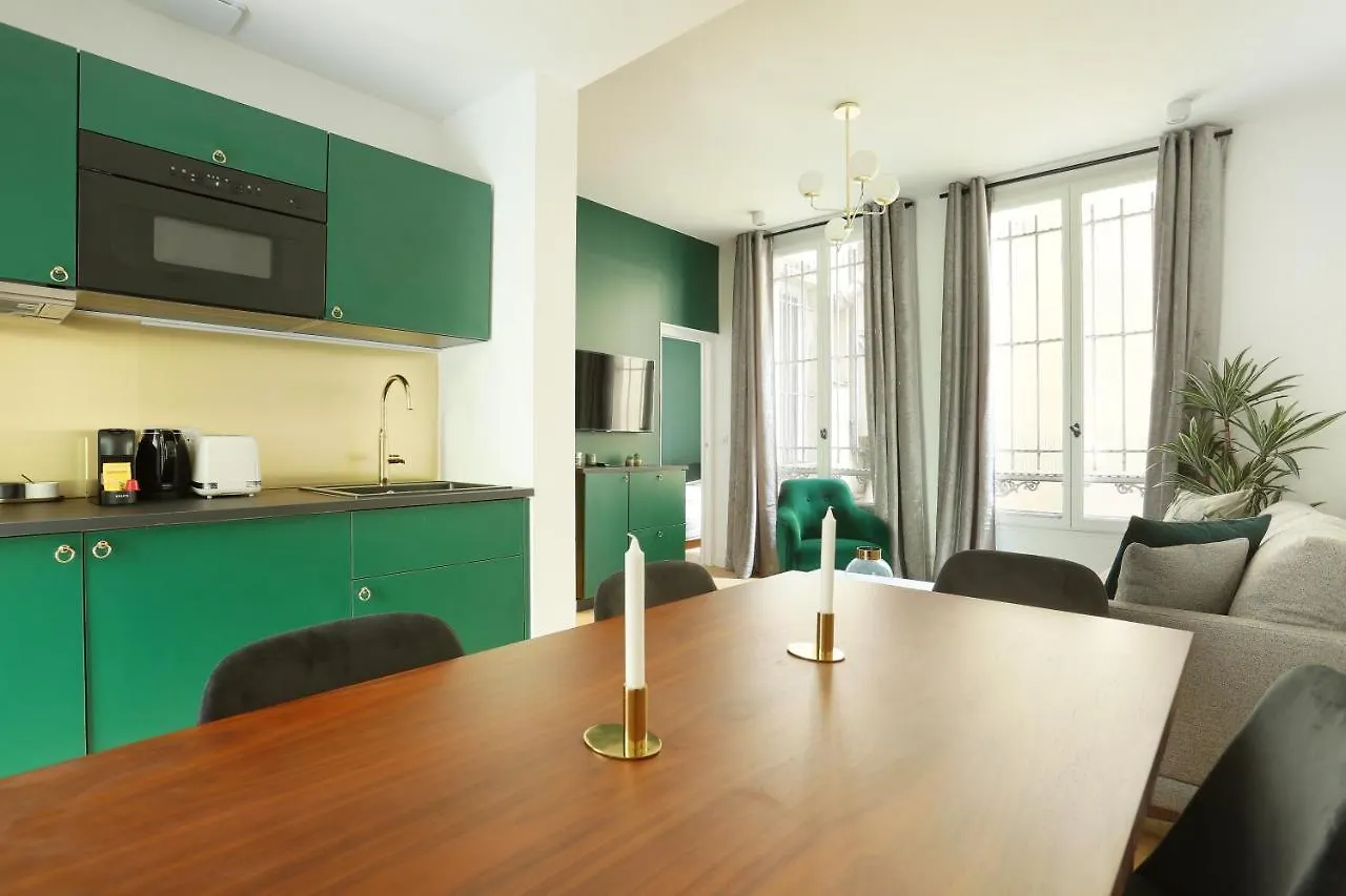 Apartment Center Of Paris By Studio Prestige